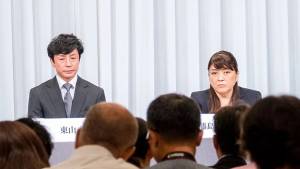 2023年9月7日の会見での東山紀之氏(左)とジュリー氏(右)(写真:サイゾーウーマン)